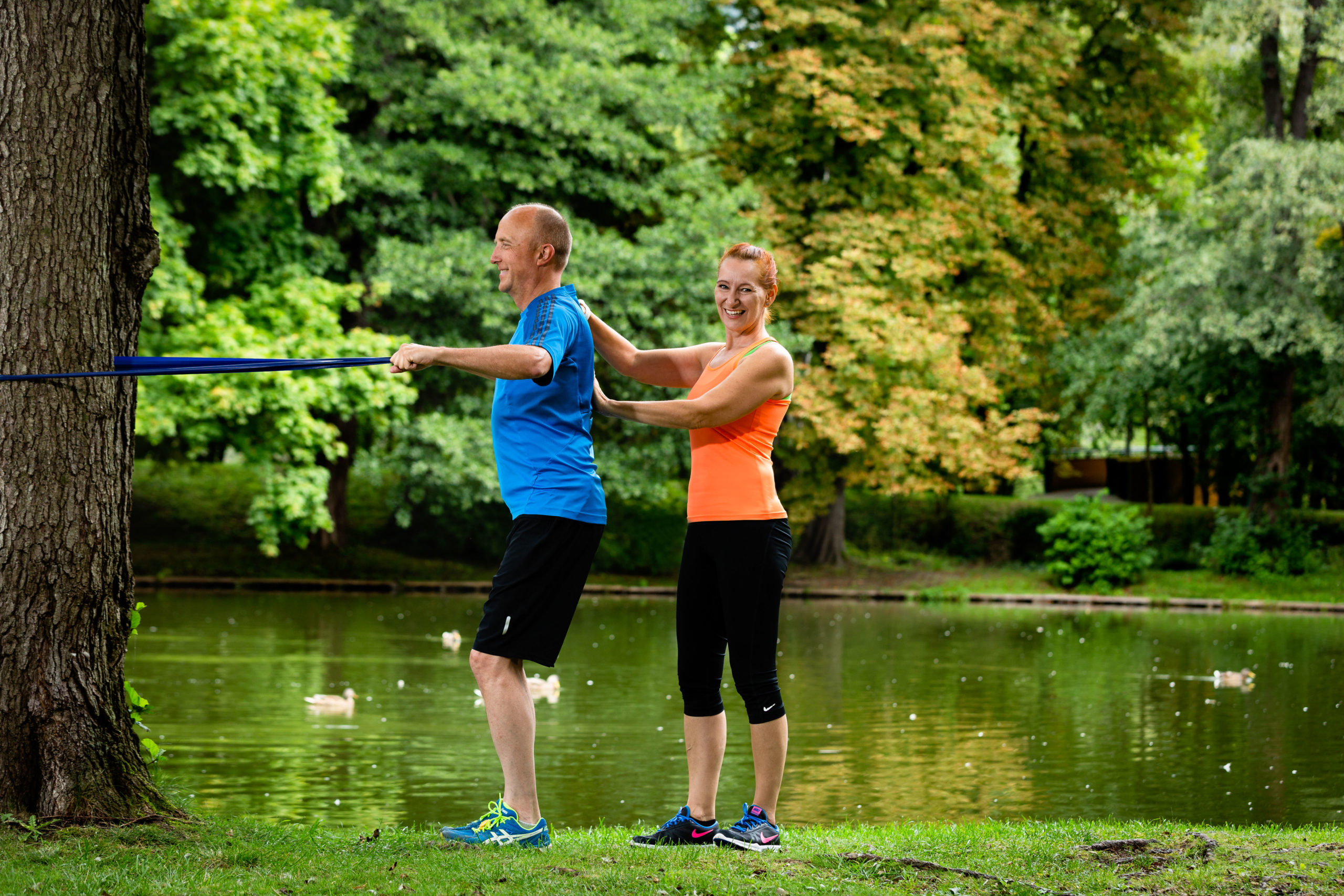 Havel Bewegt Übung mit Theraband stehend